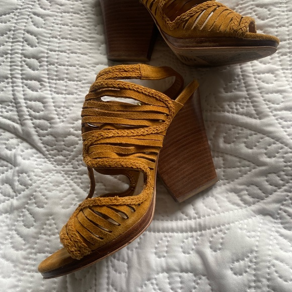 Vince Camuto Suede wedges - Picture 2 of 7